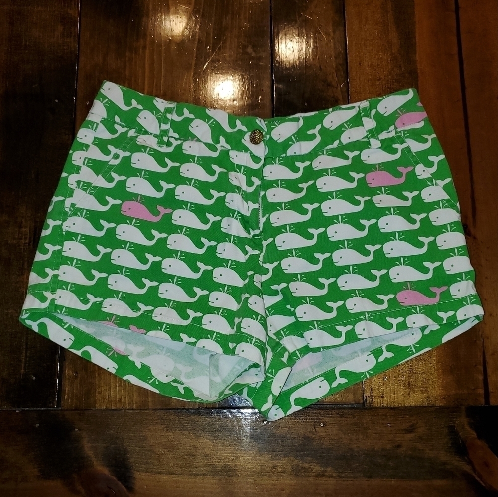 𝅺Green and white whale pattern shorts with pink Medium